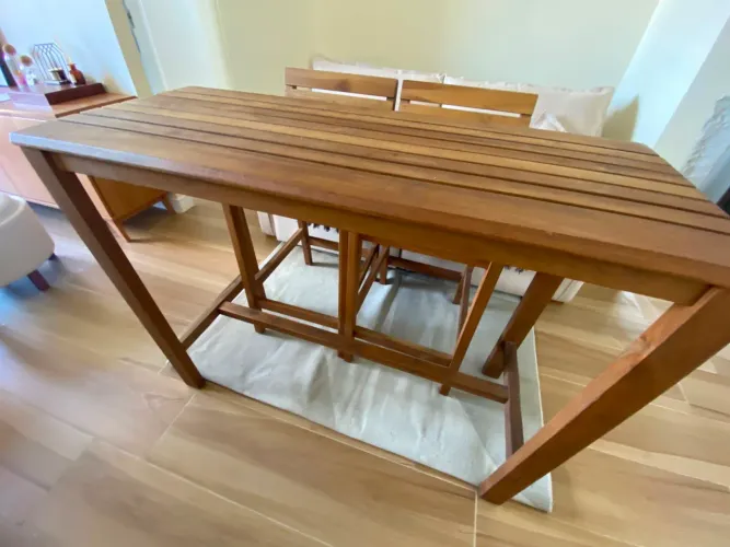 Mesa e cadeiras TokStok
