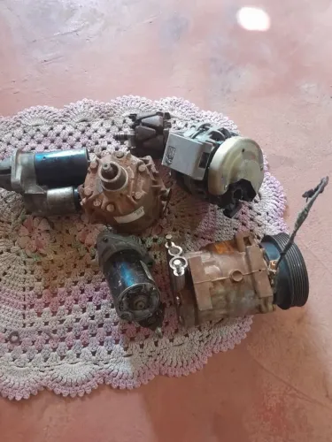 Peças de carro com defeito