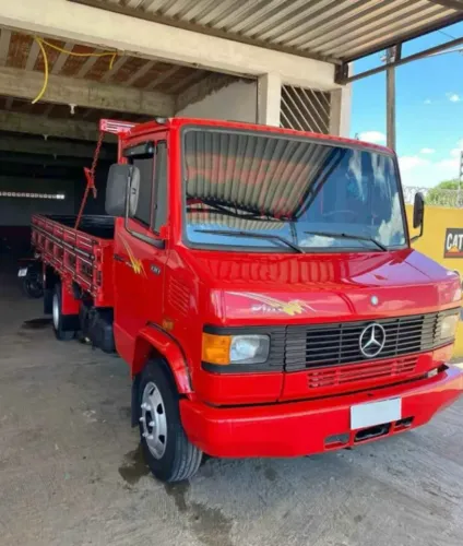 Mercedes Bens 710 ano 2010