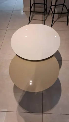 Mesinhas de centro vidro laqueado <br>300,00 cada
