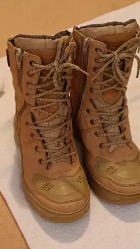 Bota tática em excelente estado