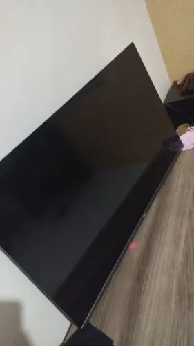 Vendo ou troco por celular, TV smart 43P sistema Android, 7 meses de uso.