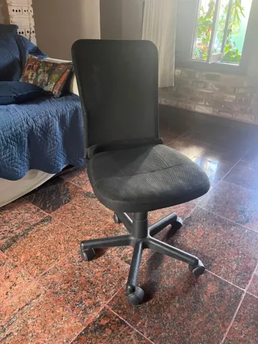 Cadeira Executiva Tela Sem Braço Preta Giratória Regulagem de Altura