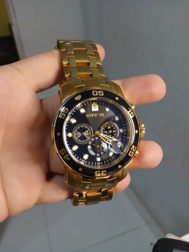 Vendo invicta original banho em ouro 0.3micro funcional a prova d água 