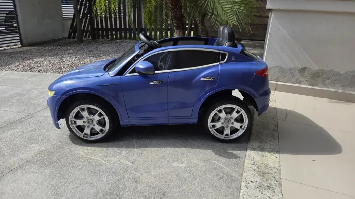 Carro elétrico infantil