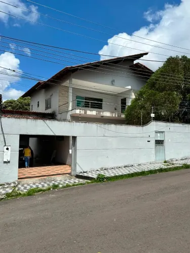 Alugo Casa 5 Dormitórios. Parque 10. Próx. Parque do mindu.
