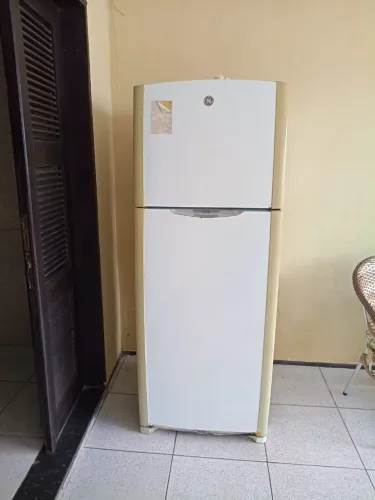 Geladeira GE 410 Frost Free 