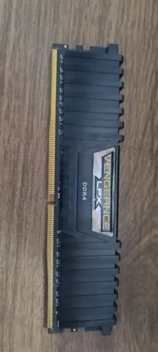 8 gb Corsair ddr4 2400.