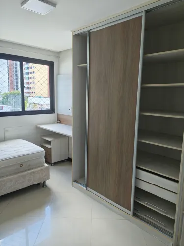 Apartamento com 4 dormitórios, mais dependência de empregada