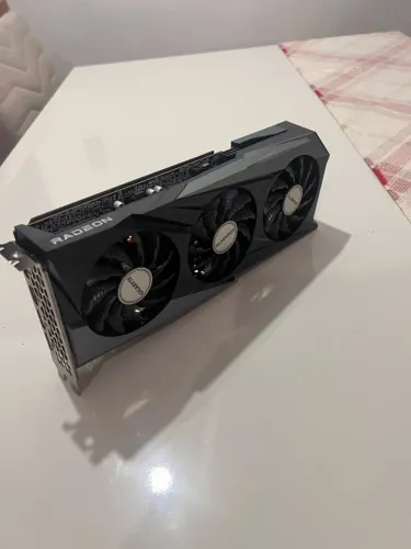 Rx7600 gaming oc gigabyte