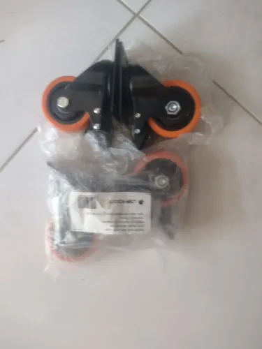 Vende-se 2 par de rodízio novos