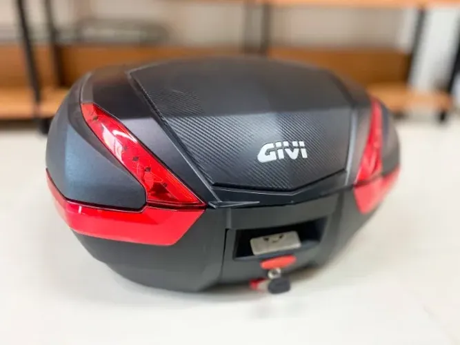 Bauleto Givi V47 Monokey - Estado: Usado - Tamanho: 47L