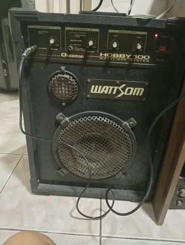 Caixa de som amplificada usada 100wrms