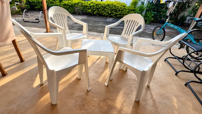 Jogo de cadeiras com braço e mesa Tramontina