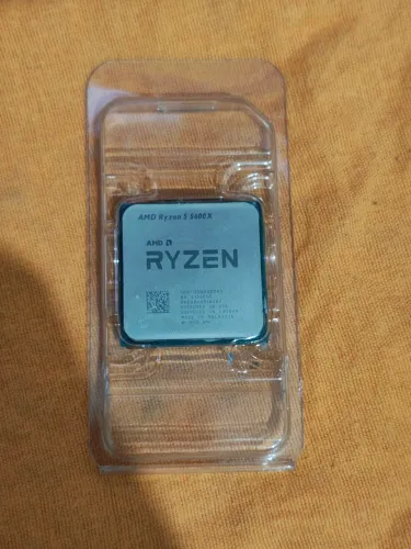 Ryzen 5600X em ótimo estado com caixa e Cooler Box
