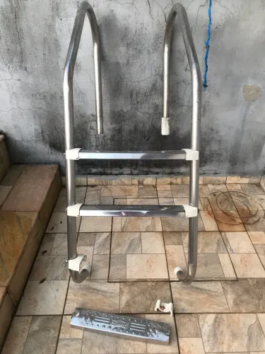 Escada de alumínio 3 degraus piscina