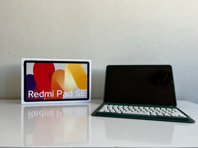 Tablet Xiaomi Redmi Pad SE 128GB + Capa com Teclado Bluetooth