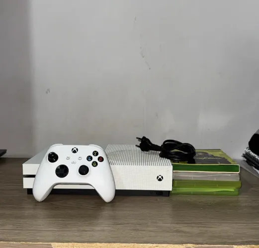Xbox One S 1TB WD - Único Dono - Pouquíssimo Uso