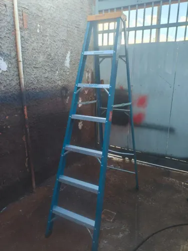 Escada 2.10M cavalete 350$ dinheiro pix ou cartão avista 