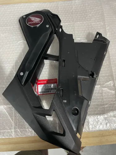 Tampa lateral Direita ( Africa Twin )