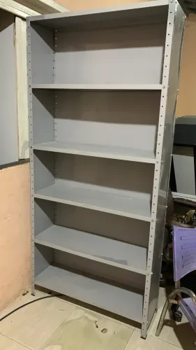Estante de aço