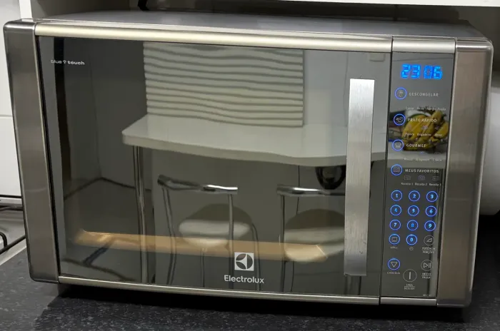 Micro-ondas Electrolux Blue Touch 31L com Grill