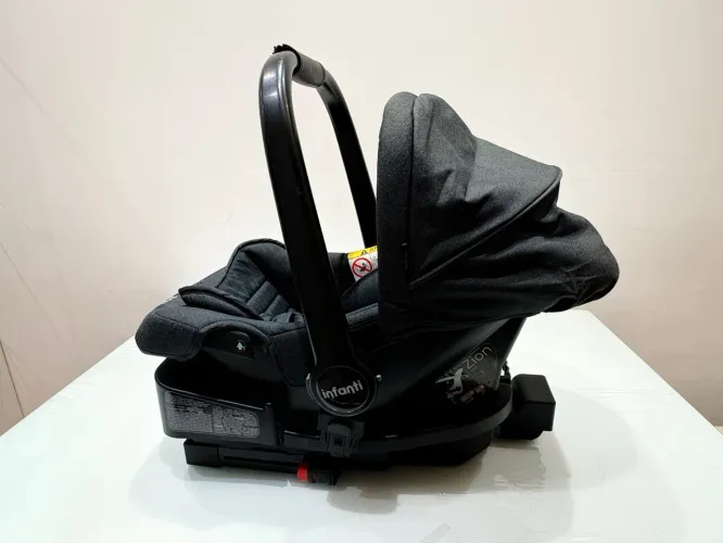 Bebê Conforto infantil Zion com Base Veicular Isofix