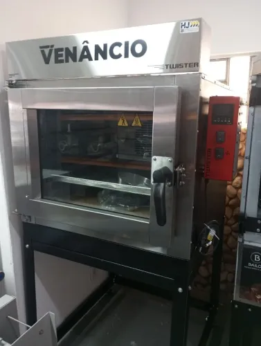 NZ. Forno turbo Twister gás 5 assadeiras Venâncio
