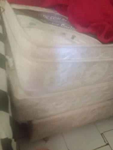 Vendo essa cama de solteiro com o colchão 450