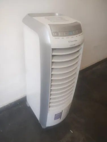 Circulador de ar Eletrolux.
