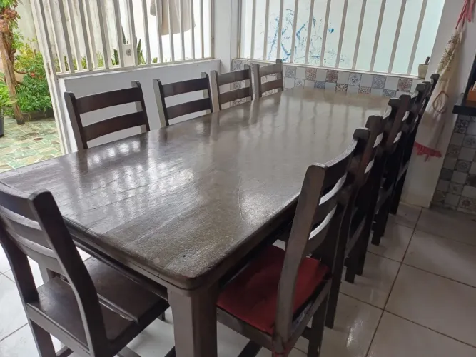 VENDO MESA COM C/ 10 CADEIRAS
