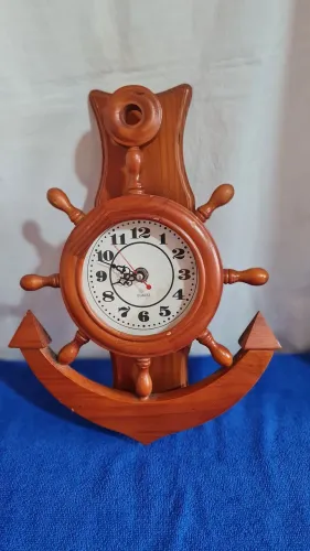 Lindo relógio marinheiro de  parede.