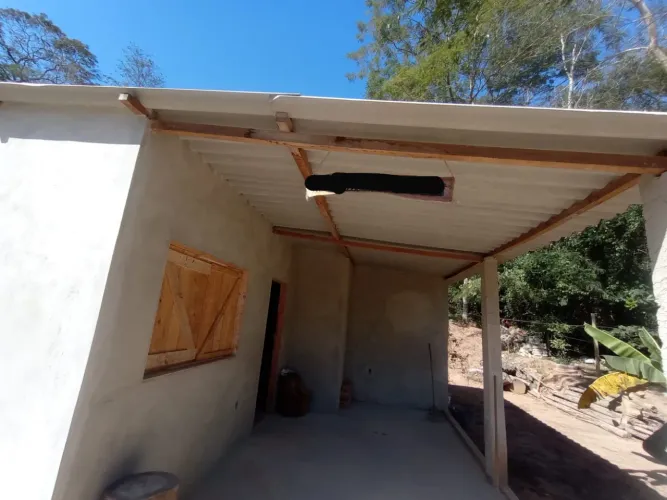 Vende-se Terreno com Casa - Cantagalo, Rio das Ostras