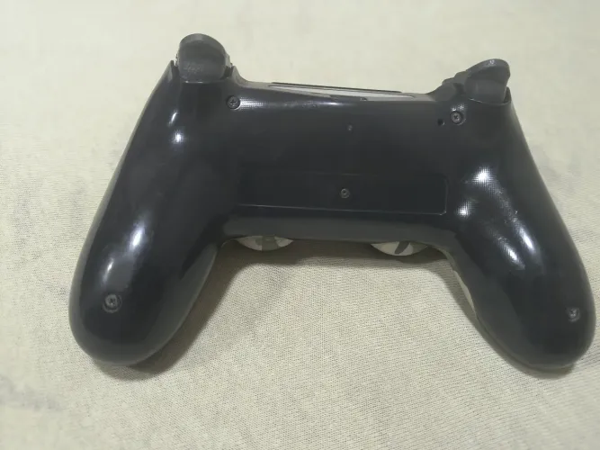 Controle PS4 original funcionado sem defeitos com marcas de uso