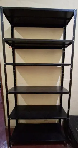 Estante de ferro