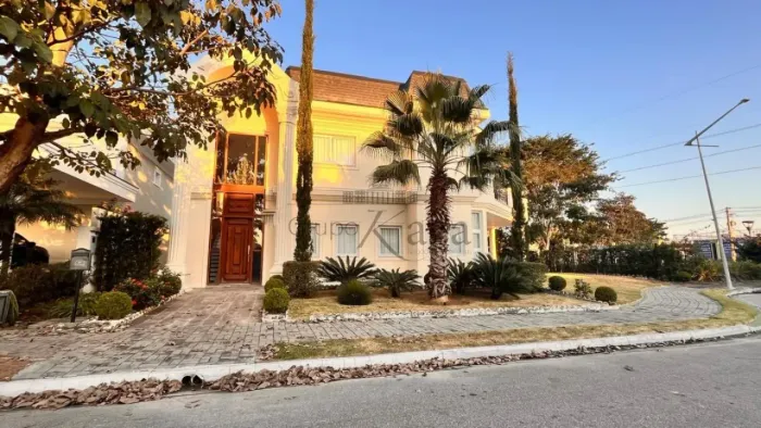 Oportunidade - Sobrado - Condomínio Jardim do Golfe 3 - Urbanova - 4 Dormitórios - 400m² M