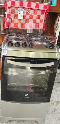 Fogão Electrolux com 4 bocas