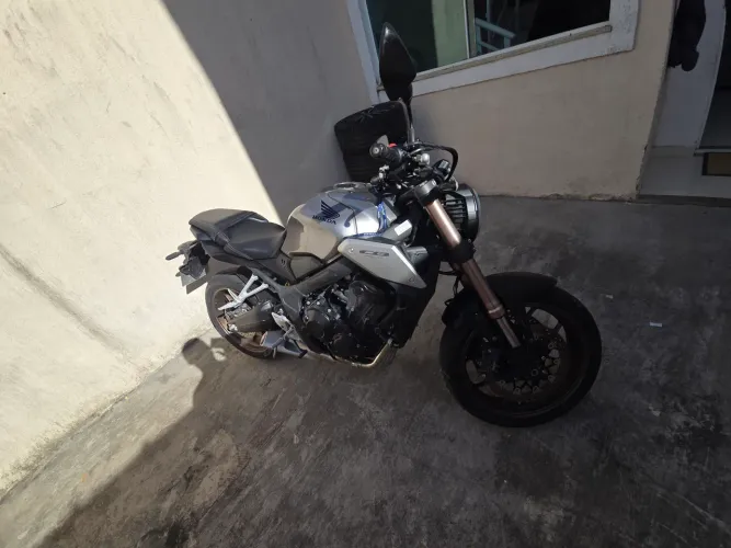 CB650R - Semi nova