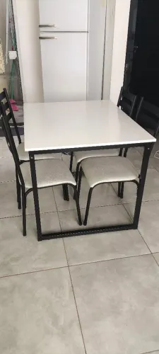 Mesa e 4 cadeiras