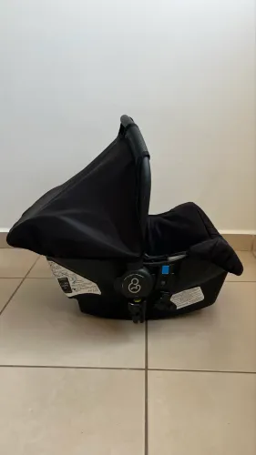 Carrinho de bebê Galzerano com bebê conforto - usado pouquíssimas vezes, em ótimo estado.