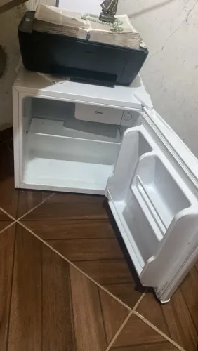 VENDO FRIGOBAR MIDEA 45 LITROS SEMINOVO!!!