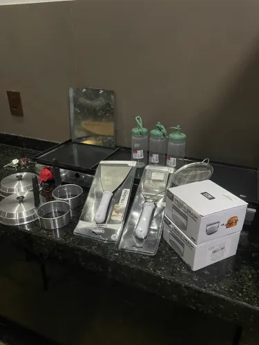 CHAPA DE LANCHES E UTENSÍLIOS 