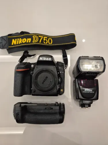 Kit Profissional Nikon D750 (28k cliques) + Flash SB-700 + Grip de Bateria