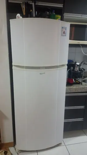 Vendo geladeira em perfeito estado,super conservada!