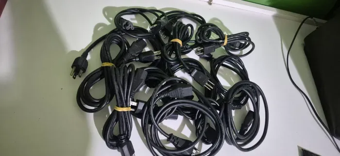 Treze Cabos de Força Todos Por Apenas R$20,00 Reais
