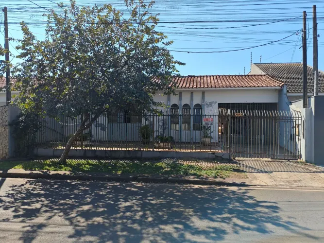 Casa em excelente local.