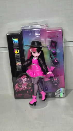 Monster high Draculaura Core refresh 1