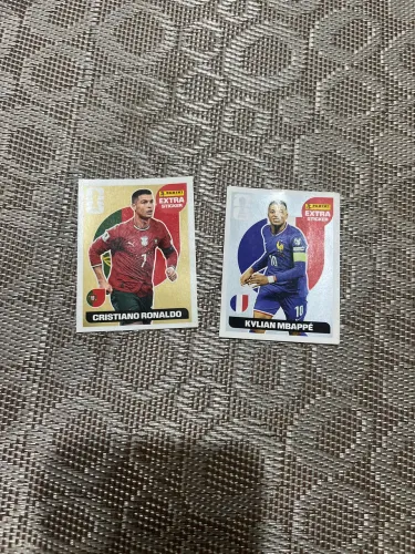 Figurinha extra Sticker do Kylian Mbappé e Cristiano Ronaldo