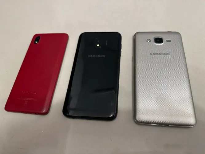 Kit 3 celulares Samsung Galaxy smartphones