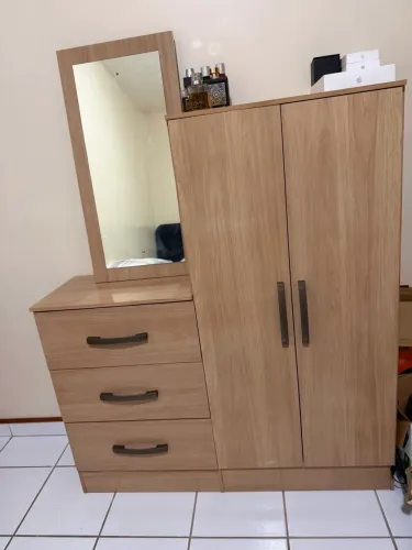 Vendo cômoda, Semi Nova.